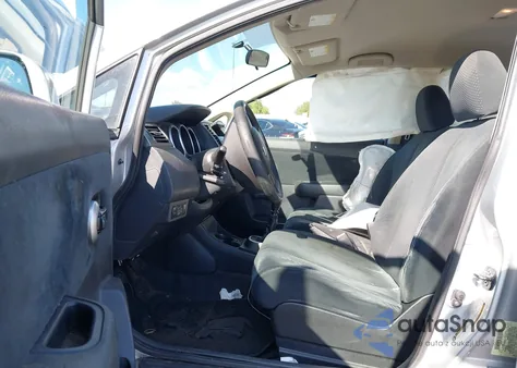 2010 Nissan Versa 1.8S z USA, uszkodzony, nr VIN 3N1BC1CPXAL389249